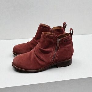 Clarks Cherry Red Suede Ankle Boots Size Woman's 8.5